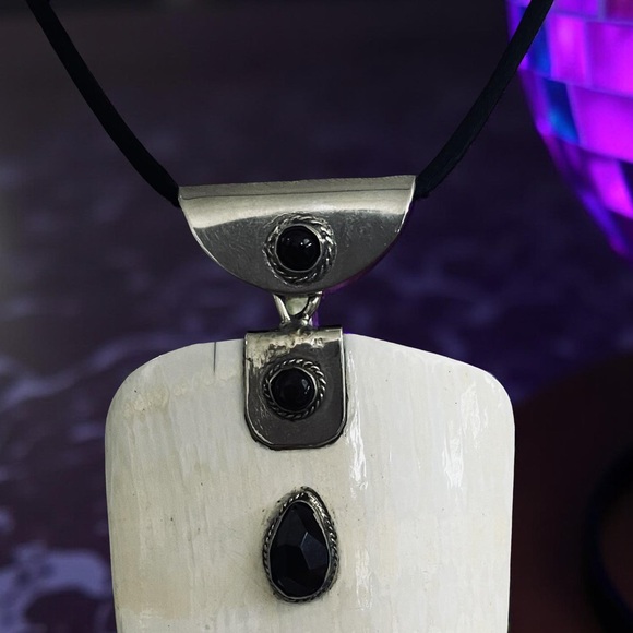 ✨ Large Vintage Bone & Garnet Pendant | Hand-Carved Artisan Heirloom - Picture 7 of 8